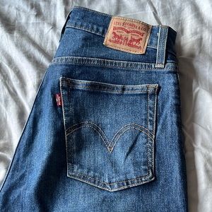 Levi’s skinny jean size 28